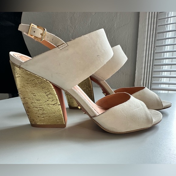 Size 7 Gold block heeled cream color suede Carrano sandals. - Picture 1 of 12